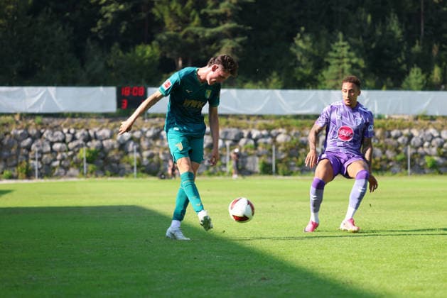 30.07.2026, GER, FC Augsburg, Testspiel, AFC Bournemouth, FCA, Tim Schnitzer im Testspiel gegen Bournemouth. *** July 30, 2026, GER, FC Augsburg, Friendly, AFC Bournemouth, FCA, Tim Schnitzer in the friendly against Bournemouth