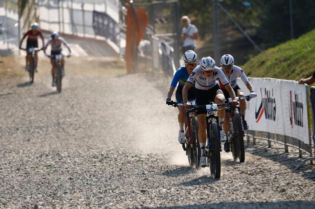 30.07.2026, Monteceneri, Monte Ceneri, 2026 UEC MTB European Championship, EM, Europameisterschaft XCC Women Elite s Final (cross country short track) Alessandra Keller 2 (SUI) in front of Jenny Rissveds 1 (SWE) and Sina Frei 4 (SUI) Monteceneri Monte Ceneri Ticino Switzerland *** July 30, 2026, Monteceneri, Monte Ceneri, 2026 UEC MTB European Championship XCC Women’s Elite Final—cross-country short track—Alessandra Keller (2, SUI) ahead of Jenny Rissveds (1, SWE) and Sina Frei (4, SUI)—Monteceneri, Monte Ceneri, Ticino, Switzerland Copyright: xJustPictures.ch FrancescoxMinghettix jp-en-FrMi-_NG_0208
