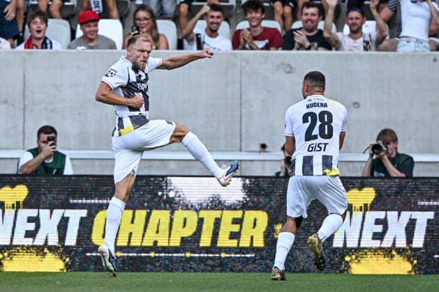 Goal scorer Mick van Buren of Hradec Kralove, left, celebrates during the second leg of the Europa League second qualifying round between FC Hradec Kralove and Tromso IL, Hradec Kralove, July 30, 2026. (CTKxPhoto DavidxTanecek) CTKPhotoP2026073007942  CTKPhotoP2026073007942