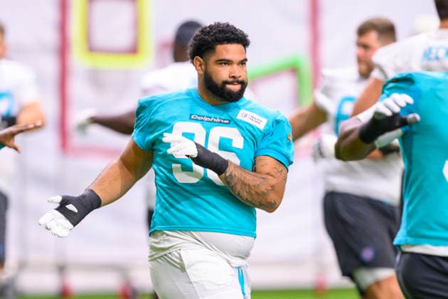 MIAMI GARDENS, FL - JULY 30: Miami Dolphins wide receiver Terrace Marshall Jr. (86) warms up during the Miami Dolphins Training Camp on July 30, 2026, at the Baptist Health Training Complex in Miami Gardens, FL. (Photo by Doug Murray Icon Sportswire) NFL, American Football Herren, USA JUL 30 Dolphins Training Camp EDITORIAL USE ONLY Icon796260730062