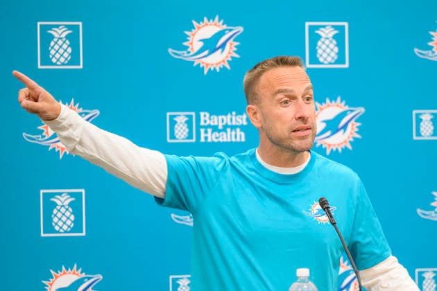 MIAMI GARDENS, FL - JULY 30: Miami Dolphins head coach Jeff Hafley gestures as he speaks with the media during the Miami Dolphins Training Camp on July 30, 2026, at the Baptist Health Training Complex in Miami Gardens, FL. (Photo by Doug Murray Icon Sportswire) NFL, American Football Herren, USA JUL 30 Dolphins Training Camp EDITORIAL USE ONLY Icon796260730088