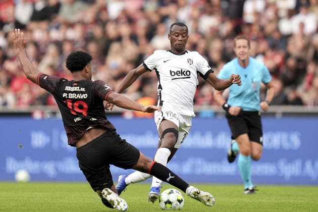 Midtjylland v Besiktas - UEFA Europa League HERNING, DENMARK - JULY 30: Midtjylland s Pedro Antonio Bravo Landazuri (L) challenges for the ball with Besiktas Tiago Djalo during the UEFA Europa League second qualifying round second-leg match between Midtjylland and Besiktas at MCH Arena in Herning, Denmark, on July 30, 2026. Arife Karakum Anadolu Herning Denmark. Editorial use only. Please get in touch for any other usage.  Copyright: x2026xAnadoluxArifexKarakumx