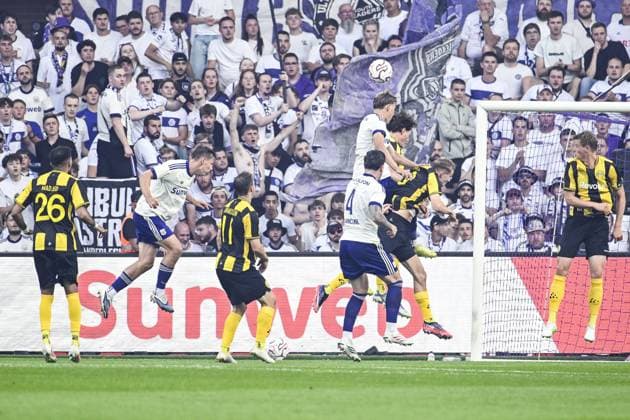 Anderlecht s Ludwig Augustinsson and Hammarby s Frederik Winther pictured in action during a soccer game between Belgian RSC Anderlecht and Swedish Hammarby IF, Thursday 30 July 2026 in Brussels, the return leg of the second qualifying round for the UEFA Europa League. The first leg ended in a 1-1 draw. TOM GOYVAERTS TomxGoyvaerts  x182422447x