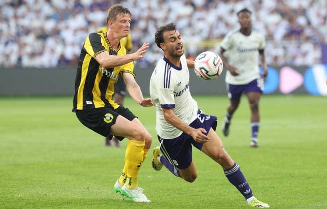 Hammarby s Frederik Winther and Anderlecht s Enric Llansana fight for the ball during a soccer game between Belgian RSC Anderlecht and Swedish Hammarby IF, Thursday 30 July 2026 in Brussels, the return leg of the second qualifying round for the UEFA Europa League. The first leg ended in a 1-1 draw. VIRGINIExLEFOUR  x182422989x