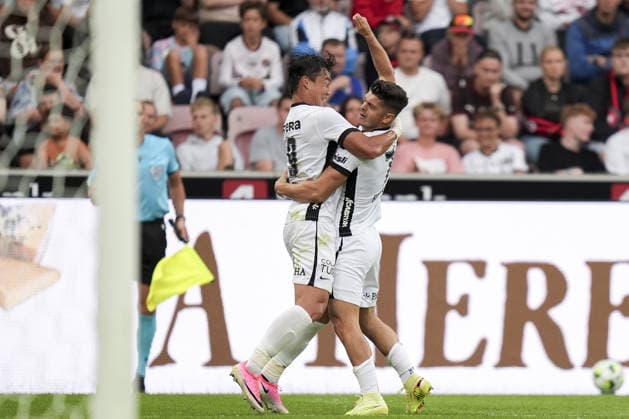 Midtjylland v Besiktas - UEFA Europa League HERNING, DENMARK - JULY 30: Besiktas Milot Rashica celebrates with teammates after scoring during the UEFA Europa League second qualifying round second-leg match between Midtjylland and Besiktas at MCH Arena in Herning, Denmark, on July 30, 2026. Arife Karakum Anadolu Herning Denmark. Editorial use only. Please get in touch for any other usage.  Copyright: x2026xAnadoluxArifexKarakumx