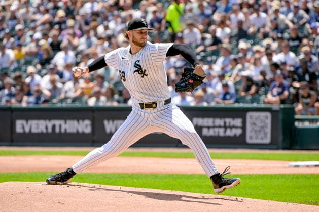 Chicago White Sox starting pitcher Sean Burke (59) throws against the New York Yankees during the first inning at Rate Field in Chicago, IL on Thursday, July 30, 2026.  CHI20260730101 MARKxBLACK