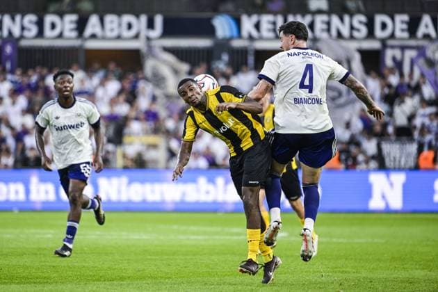 Hammarby s Paulos Abraham and Anderlecht s Giulian Biancone pictured in action during a soccer game between Belgian RSC Anderlecht and Swedish Hammarby IF, Thursday 30 July 2026 in Brussels, the return leg of the second qualifying round for the UEFA Europa League. The first leg ended in a 1-1 draw. TOM GOYVAERTS TomxGoyvaerts  x182423146x