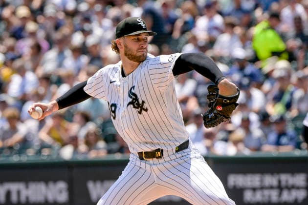 Chicago White Sox starting pitcher Sean Burke (59) throws against the New York Yankees during the first inning at Rate Field in Chicago, IL on Thursday, July 30, 2026.  CHI20260730102 MARKxBLACK