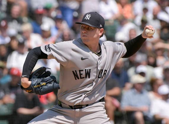 New York Yankees starting pitcher Ryan Weathers (40) throws against the Chicago White Sox during the first inning at Rate Field in Chicago, IL on Thursday, July 30, 2026.  CHI20260730105 MARKxBLACK