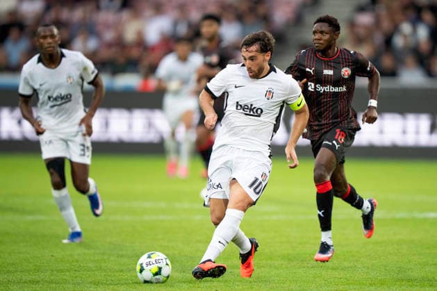UEFA Europa League: FC Midtjylland - Besiktas JK Besiktas JK s Orkun Kökcü in action with FC Midtjylland s Stanley Iheanacho during the Europa League qualification match between FC Midtjylland and Besiktas JK at MCH Arena in Herning on Thursday, July 30, 2026. (Photo: Bo Amstrup Ritzau Scanpix) , Herning Denmark Mors *** UEFA Europa League FC Midtjylland Besiktas JK Besiktas JK s Orkun Kökcü in action against FC Midtjylland s Stanley Iheanacho during the Europa League qualifying match between FC Midtjylland and Besiktas JK at MCH Arena in Herning on Thursday, July 30, 2026. Photo by Bo Amstrup, Ritzau Scanpix, Herning, Denmark, Mors  Copyright: BoxAmrstrupx xRitzauxScanpix BoxAmstrupx spdk20260730-211758-L