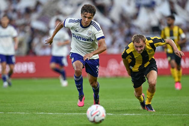 260730 RSC Anderlecht vs Hammarby IF Ali Maamar (79) of Anderlecht fighting for the ball with Victor Lind (9) of Hammarby pictured during the Second qualifying round - 2nd leg in the 2026-2027 Uefa Europa League season between RSC Anderlecht and Hammarby IF from Sweden on July 30 , 2026 in Anderlecht, Belgium. (Photo by David Catry Isosport) Anderlecht Belgium  Copyright: xDavidxCatryx 20260730DC2_9445