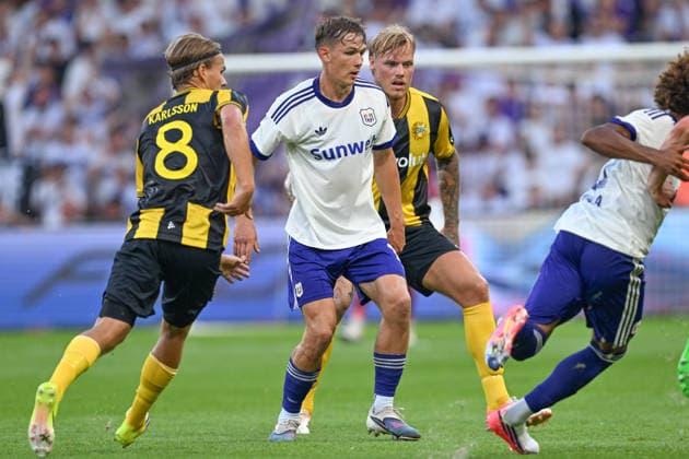 260730 RSC Anderlecht vs Hammarby IF Danylo Sikan (14) of Anderlecht and Victor Eriksson (4) of Hammarby pictured pictured during the Second qualifying round - 2nd leg in the 2026-2027 Uefa Europa League season between RSC Anderlecht and Hammarby IF from Sweden on July 30 , 2026 in Anderlecht, Belgium. (Photo by David Catry Isosport) Anderlecht Belgium  Copyright: xDavidxCatryx 20260730DC2_9202