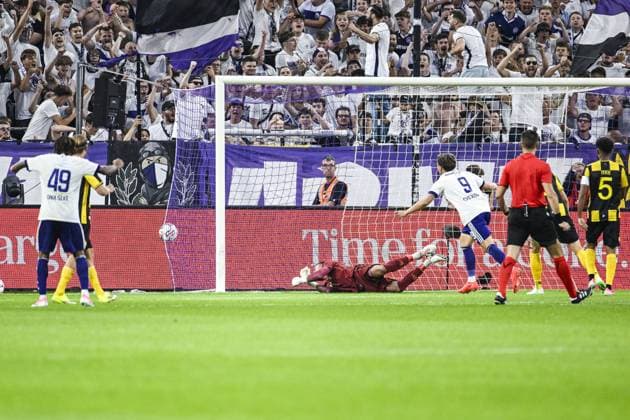 Hammarby s goalkeeper Warner Hahn can t stop the goal during a soccer game between Belgian RSC Anderlecht and Swedish Hammarby IF, Thursday 30 July 2026 in Brussels, the return leg of the second qualifying round for the UEFA Europa League. The first leg ended in a 1-1 draw. TOM GOYVAERTS TomxGoyvaerts  x182425061x