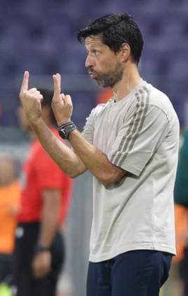 Sport Bilder des Tages Anderlecht s head coach Vitor Bruno gestures during a soccer game between Belgian RSC Anderlecht and Swedish Hammarby IF, Thursday 30 July 2026 in Brussels, the return leg of the second qualifying round for the UEFA Europa League. The first leg ended in a 1-1 draw. VIRGINIExLEFOUR  x182425360x