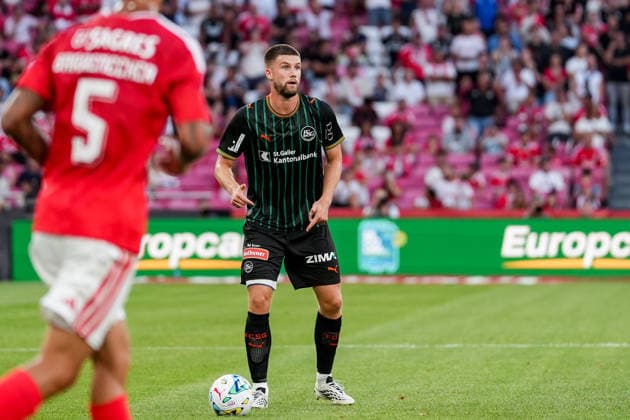 Fussball, UEFA Europa League Qualifikation: SL Benfica vs. FC St. Gallen 1879, Donnerstag, 30.07.2026 (Estadio da Luz, Lissabon, Portugal); Tom Gaal (26, FC St. Gallen) *** Soccer, UEFA Europa League Qualifying: SL Benfica vs. FC St. Gallen 1879, Thursday, July 30, 2026, Estadio da Luz, Lisbon, Portugal, Tom Gaal 26, FC St. Gallen Copyright: xValentinxDomgjonix