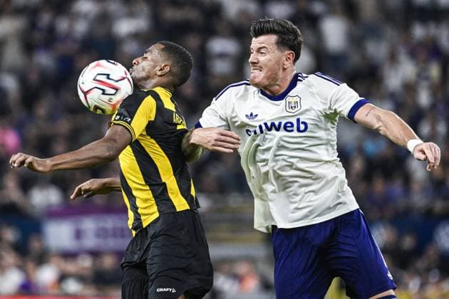 Hammarby s Paulos Abraham and Anderlecht s Giulian Biancone pictured in action during a soccer game between Belgian RSC Anderlecht and Swedish Hammarby IF, Thursday 30 July 2026 in Brussels, the return leg of the second qualifying round for the UEFA Europa League. The first leg ended in a 1-1 draw. TOM GOYVAERTS TomxGoyvaerts  x182425448x