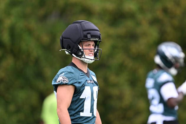 PHILADELPHIA, PA - JULY 30: Philadelphia Eagles wide receiver Britain Covey 18 is shown wearing the Guardian Cap during the Philadelphia Eagles training camp on July 30th, 2026 at Jefferson Health Training Complex in Philadelphia, PA. (Photo by Terence Lewis Icon Sportswire) NFL, American Football Herren, USA JUL 30 Eagles Training Camp EDITORIAL USE ONLY Icon260730004