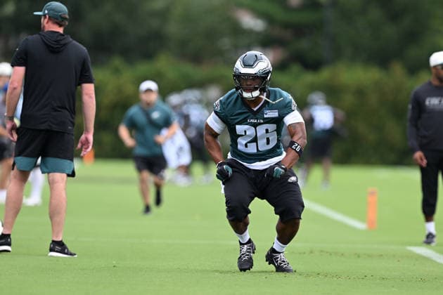 PHILADELPHIA, PA - JULY 30: Philadelphia Eagles running back Saquon Barkley 26 runs a drill during the Philadelphia Eagles training camp on July 30th, 2026 at Jefferson Health Training Complex in Philadelphia, PA. (Photo by Terence Lewis Icon Sportswire) NFL, American Football Herren, USA JUL 30 Eagles Training Camp EDITORIAL USE ONLY Icon260730035