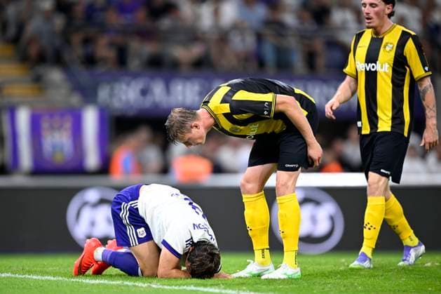 RSC Anderlecht v Hammarby IF - UEFA Europa League ANDERLECHT, BELGIUM - JULY 30 : Cvetkovic Mihajlo forward of RSC Anderlecht and Winther Frederik defender of Hammarby IF during the UEFA Europa League 2026 27 second qualifying round second leg between RSC Anderlecht and Hammarby IF on July 30, 2026 in Anderlecht, Belgium, 30 07 2026 Anderlecht Belgium  Copyright: xTomasxSiskx