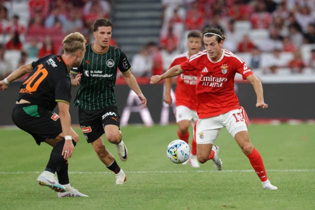 Uefa Europa League Second qualifying round – second leg at Estádio da Luz, July 30, 2026, Lisbon v.l. Lukas Daschner (St. Gallen ,10) , Jakub Kaminski (SL Benfica ,13) Lisbon Estádio da Luz Lisbon Portugal Copyright: xFernandoxSoaresx
