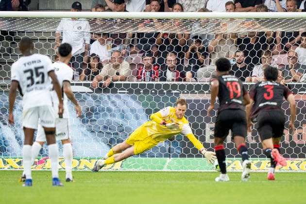 Europa League: FC Midtjylland - Besiktas JK Besiktas JK s Orkun Kökcü on a penalty kick with no chance for FC Midtjylland s goalkeeper Elias Olafsson during the Europa League qualification match between FC Midtjylland and Besiktas JK at MCH Arena in Herning on Thursday, July 30, 2026. (Photo: Bo Amstrup Ritzau Scanpix) , Herning Denmark Mors *** Europa League: FC Midtjylland vs. Besiktas JK. Besiktas JK s Orkun Kökcü takes a penalty kick, leaving FC Midtjylland goalkeeper Elias Olafsson with no chance, during the Europa League qualifying match between FC Midtjylland and Besiktas JK at MCH Arena in Herning on Thursday, July 30, 2026. Photo by Bo Amstrup, Ritzau Scanpix, Herning, Denmark, Mors  Copyright: BoxAmrstrupx xRitzauxScanpix BoxAmstrupx spdk20260730-215459-L