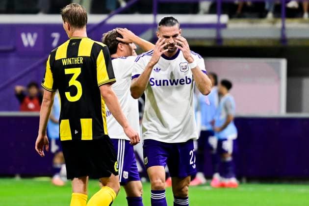 RSC Anderlecht v Hammarby IF - UEFA Europa League ANDERLECHT, BELGIUM - JULY 30 : Petrot Leo defender of RSC Anderlecht missing an opportunity during the UEFA Europa League 2025 26 second qualifying round second leg between RSC Anderlecht and Hammarby IF on July 30, 2026 in Anderlecht, Belgium, 30 07 2026 Anderlecht Belgium  Copyright: xJanxDexMeuleneirx