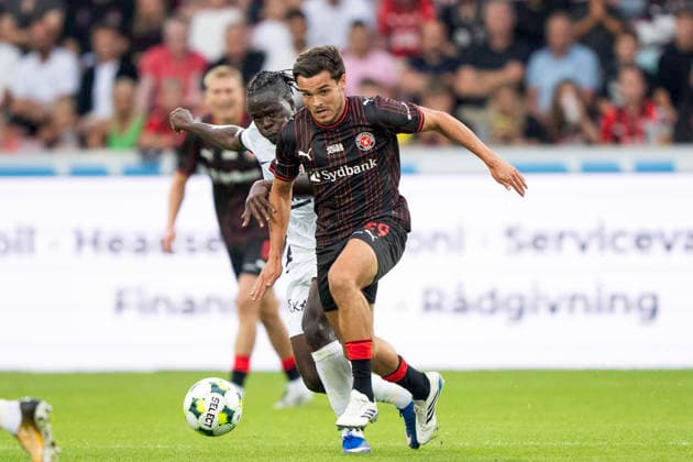 Europa League: FC Midtjylland - Besiktas JK FC Midtjylland s Kjell Wätjen in action with Besiktas JK s Junior Olaiton during the Europa League qualification match between FC Midtjylland and Besiktas JK at MCH Arena in Herning on Thursday, July 30, 2026. (Photo: Bo Amstrup Ritzau Scanpix) , Herning Denmark Mors *** Europa League: FC Midtjylland vs. Besiktas JK – FC Midtjylland’s Kjell Wätjen in action against Besiktas JK’s Junior Olaiton during the Europa League qualifying match between FC Midtjylland and Besiktas JK at MCH Arena in Herning on Thursday, July 30, 2026. Photo by Bo Amstrup, Ritzau Scanpix, Herning, Denmark, Mors  Copyright: BoxAmrstrupx xRitzauxScanpix BoxAmstrupx spdk20260730-215524-L
