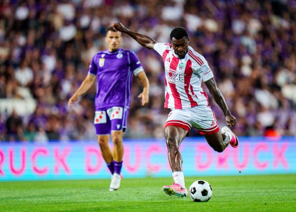 SOCCER - UEFA ECL, A.Wien vs Liepaja VIENNA,AUSTRIA,30.JUL.26 - SOCCER - UEFA Conference League, qualification, Austria Wien vs FK Liepaja. Image shows Manfred Fischer (A.Wien) and Ede Oloko (Liepaja).  GEPAxpictures xEdgarxEisner