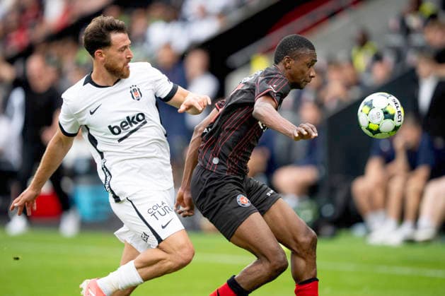 Europa League: FC Midtjylland - Besiktas JK FC Midtjylland s Denil Castillo in action with Besiktas JK s Salih Özcan during the Europa League qualification match between FC Midtjylland and Besiktas JK at MCH Arena in Herning on Thursday, July 30, 2026. (Photo: Bo Amstrup Ritzau Scanpix) , Herning Denmark Mors *** Europa League: FC Midtjylland vs. Besiktas JK. FC Midtjylland s Denil Castillo in action against Besiktas JK s Salih Özcan during the Europa League qualifying match between FC Midtjylland and Besiktas JK at MCH Arena in Herning on Thursday, July 30, 2026. Photo by Bo Amstrup, Ritzau Scanpix, Herning, Denmark, Mors  Copyright: BoxAmrstrupx xRitzauxScanpix BoxAmstrupx spdk20260730-220635-L