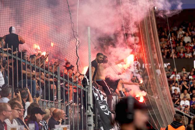 Europa League: FC Midtjylland - Besiktas JK Besiktas JK s fans are going wild at the start of the Europa League qualification match between FC Midtjylland and Besiktas JK at MCH Arena in Herning on Thursday, July 30, 2026. (Photo: Bo Amstrup Ritzau Scanpix) , Herning Denmark Mors *** Europa League: FC Midtjylland vs. Besiktas JK. Besiktas JK fans are going wild at the start of the Europa League qualifying match between FC Midtjylland and Besiktas JK at MCH Arena in Herning on Thursday, July 30, 2026. Photo by Bo Amstrup, Ritzau Scanpix, Herning, Denmark, Mors  Copyright: BoxAmrstrupx xRitzauxScanpix BoxAmstrupx spdk20260730-220651-L