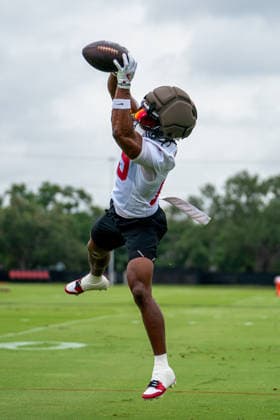 July 30, 2026, Tampa, Florida, U.S.A: Tampa Bay Buccaneers wide receiver No. 19 Kameron Johnson elevates for the catch in training camp practice at the AdventHealth Training Center in Tampa Tampa U.S.A - ZUMAc282 20260730_zsp_c282_008 Copyright: xJustinxColenx