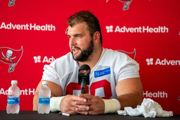 July 30, 2026, Tampa, Florida, U.S.A: Tampa Bay Buccaneers guard Ben Bredeson talks to reporters after training camp practice at the AdventHealth Training Center in Tampa, Florida NFL, American Football Herren, USA 2026 Tampa Bay Buccaneers Training Camp  - ZUMAc282 20260730_zsp_c282_026 Copyright: xJustinxColenx