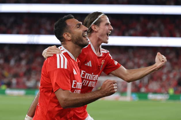 Uefa Europa League Second qualifying round – second leg at Estádio da Luz, July 30, 2026, Lisbon v.l. Vangelis Pavlidis (SL Benfica ,14) feiert das 2:0 fuer Benfica , Jakub Kaminski (SL Benfica ,13) Lisbon Estádio da Luz Lisbon Portugal Copyright: xFernandoxSoaresx