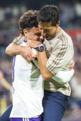 Anderlecht s Tristan Degreef and Anderlecht s head coach Vitor Bruno celebrates during a soccer game between Belgian RSC Anderlecht and Swedish Hammarby IF, Thursday 30 July 2026 in Brussels, the return leg of the second qualifying round for the UEFA Europa League. The first leg ended in a 1-1 draw. VIRGINIExLEFOUR  x182427358x