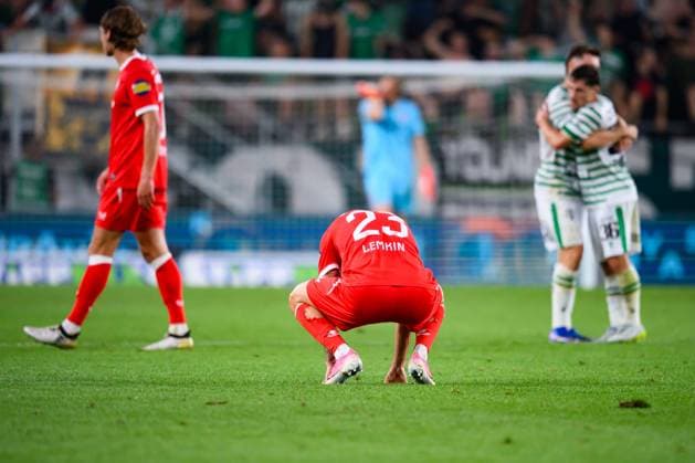 Budapest , 30-07-2026 , Groupama Arena , season 2026 2027 , UEFA Europa League play-off football , match between Ferencvarosi TC and FC Twente , picture shows dejection after the match by FC Twente player Stav Lemkin Ferencvarosi - Twente  x205336272x Copyright: