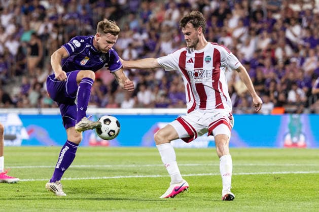 SOCCER - UEFA ECL, A.Wien vs Liepaja VIENNA,AUSTRIA,30.JUL.26 - SOCCER - UEFA Conference League, qualification, Austria Wien vs FK Liepaja. Image shows Johannes Eggestein (A.Wien) and Bart Straalman (Liepaja).  GEPAxpictures xArminxRauthner