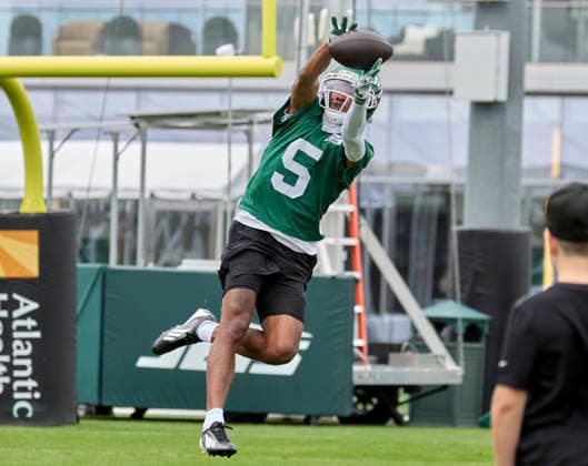 NFL, American Football Herren, USA 2026: NY Jets Training Camp JUL 30 New York Jet wide receiver Garrett Wilson (5) during training camp at the Atlantic Health Jets Training Center, Florham Park, New Jersey. Duncan Williams CSM (Credit Image: Duncan Williams Cal Media) Florham Park New Jersey United States EDITORIAL USE ONLY Copyright: xx ZUMA-20260730_zma_c04_025.jpg DuncanxWilliamsx csmphotothree507148