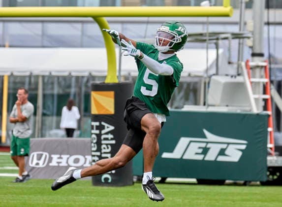 NFL, American Football Herren, USA 2026: NY Jets Training Camp JUL 30 New York Jet wide receiver Garrett Wilson (5) during training camp at the Atlantic Health Jets Training Center, Florham Park, New Jersey. Duncan Williams CSM (Credit Image: Duncan Williams Cal Media) Florham Park New Jersey United States EDITORIAL USE ONLY Copyright: xx ZUMA-20260730_zma_c04_024.jpg DuncanxWilliamsx csmphotothree507149