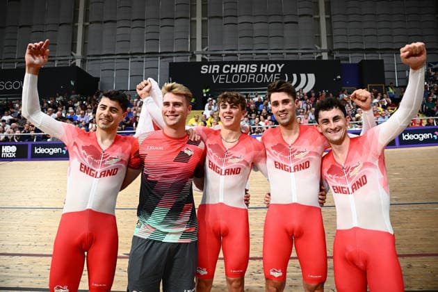 Glasgow 2026 Commonwealth Games Picture by Olly Hassell SWpix.com - 30 07 2026 - Glasgow 2026 Commonwealth Games - Track cycling, Rad, Radsport, Bahnrad, Bahn and Para Track Cycling - Sir Chris Hoy Velodrome, Glasgow, Scotland - Men s 4000m Team Pursuit - For Gold - Henry Hobbs, Charlie Tanfield, William Tidball, Ethan Vernon of England celebrate winning the Commonwealth Gold Medal Glasgow Sir Chris Hoy Velodrome Scotland Copyright: x xSWpix.comx(t axPhotographyxHubxLtd)xOllyxHassell SWpix.comx SWP-3030-16272