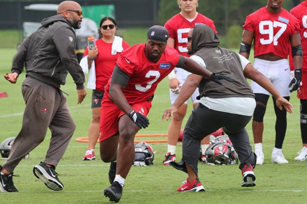 TAMPA, FL - JULY 30: Tampa Bay Buccaneers Linebacker Rueben Bain Jr. (3) goes thru drills during Training Camp on July 30, 2026 at the AdventHealth Training Center at One Buccaneer Place in Tampa, Florida. (Photo by Cliff Welch Icon Sportswire) NFL, American Football Herren, USA JUL 30 Tampa Bay Buccaneers Training Camp EDITORIAL USE ONLY Icon357260730307