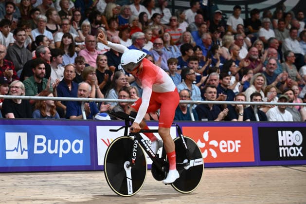 Glasgow 2026 Commonwealth Games Picture by Olly Hassell SWpix.com - 30 07 2026 - Glasgow 2026 Commonwealth Games - Track cycling, Rad, Radsport, Bahnrad, Bahn and Para Track Cycling - Sir Chris Hoy Velodrome, Glasgow, Scotland - Men s 4000m Team Pursuit - For Gold - Henry Hobbs, Charlie Tanfield, William Tidball, Ethan Vernon of England celebrate winning the Commonwealth Gold Medal Glasgow Sir Chris Hoy Velodrome Scotland Copyright: x xSWpix.comx(t axPhotographyxHubxLtd)xOllyxHassell SWpix.comx SWP-3030-16280