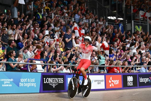 Glasgow 2026 Commonwealth Games Picture by Olly Hassell SWpix.com - 30 07 2026 - Glasgow 2026 Commonwealth Games - Track cycling, Rad, Radsport, Bahnrad, Bahn and Para Track Cycling - Sir Chris Hoy Velodrome, Glasgow, Scotland - Men s 4000m Team Pursuit - For Gold - Henry Hobbs, Charlie Tanfield, William Tidball, Ethan Vernon of England celebrate winning the Commonwealth Gold Medal Glasgow Sir Chris Hoy Velodrome Scotland Copyright: x xSWpix.comx(t axPhotographyxHubxLtd)xOllyxHassell SWpix.comx SWP-3030-16282