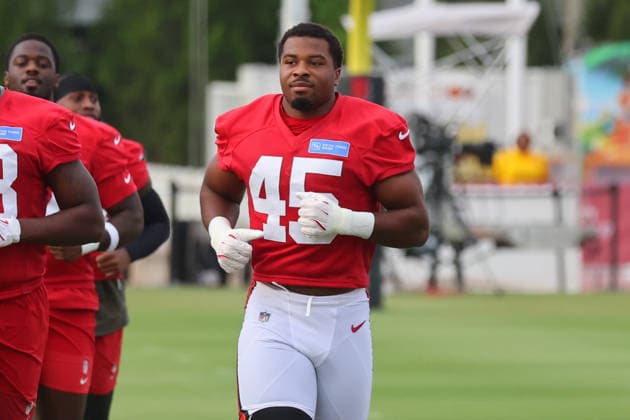 TAMPA, FL - JULY 30: Tampa Bay Buccaneers Linebacker Josiah Trotter (45) goes thru drills during Training Camp on July 30, 2026 at the AdventHealth Training Center at One Buccaneer Place in Tampa, Florida. (Photo by Cliff Welch Icon Sportswire) NFL, American Football Herren, USA JUL 30 Tampa Bay Buccaneers Training Camp EDITORIAL USE ONLY Icon357260730319