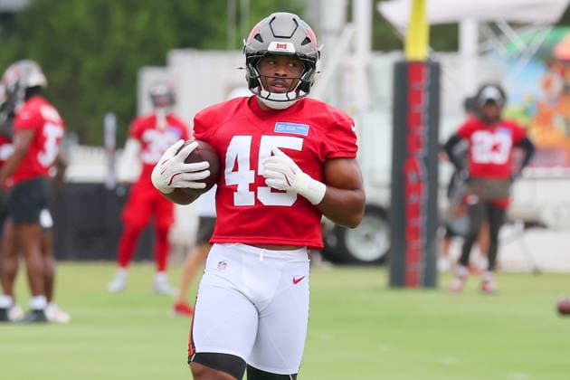 TAMPA, FL - JULY 30: Tampa Bay Buccaneers Linebacker Josiah Trotter (45) goes thru drills during Training Camp on July 30, 2026 at the AdventHealth Training Center at One Buccaneer Place in Tampa, Florida. (Photo by Cliff Welch Icon Sportswire) NFL, American Football Herren, USA JUL 30 Tampa Bay Buccaneers Training Camp EDITORIAL USE ONLY Icon357260730323