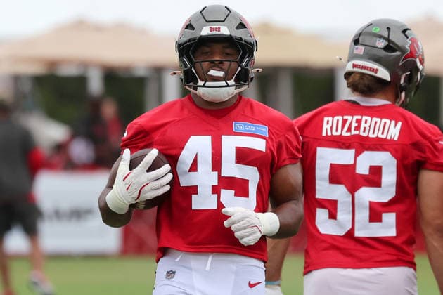 TAMPA, FL - JULY 30: Tampa Bay Buccaneers Linebacker Josiah Trotter (45) goes thru drills during Training Camp on July 30, 2026 at the AdventHealth Training Center at One Buccaneer Place in Tampa, Florida. (Photo by Cliff Welch Icon Sportswire) NFL, American Football Herren, USA JUL 30 Tampa Bay Buccaneers Training Camp EDITORIAL USE ONLY Icon357260730327