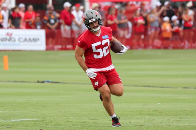TAMPA, FL - JULY 30: Tampa Bay Buccaneers Linebacker Christian Rozeboom (52) goes thru drills during Training Camp on July 30, 2026 at the AdventHealth Training Center at One Buccaneer Place in Tampa, Florida. (Photo by Cliff Welch Icon Sportswire) NFL, American Football Herren, USA JUL 30 Tampa Bay Buccaneers Training Camp EDITORIAL USE ONLY Icon357260730332
