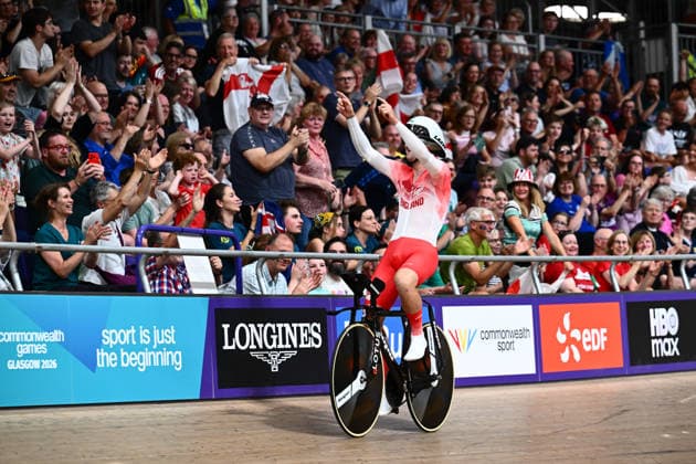 Glasgow 2026 Commonwealth Games Picture by Olly Hassell SWpix.com - 30 07 2026 - Glasgow 2026 Commonwealth Games - Track cycling, Rad, Radsport, Bahnrad, Bahn and Para Track Cycling - Sir Chris Hoy Velodrome, Glasgow, Scotland - Men s 4000m Team Pursuit - For Gold - Henry Hobbs, Charlie Tanfield, William Tidball, Ethan Vernon of England celebrate winning the Commonwealth Gold Medal Glasgow Sir Chris Hoy Velodrome Scotland Copyright: x xSWpix.comx(t axPhotographyxHubxLtd)xOllyxHassell SWpix.comx SWP-3030-16287