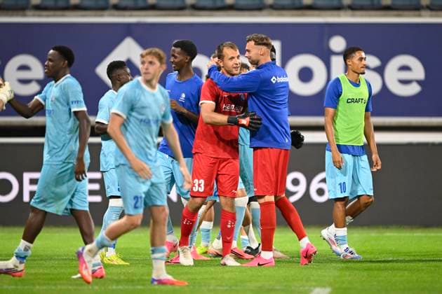 KAA Gent v LNZ Cherkasy - UEFA Conference League GENT, BELGIUM - JULY 30 : Players of KAA Gent celebrating with Roef Davy goalkeeper of KAA Gent after the penalties shoot out win during the UEFA Conference League 2026 27 second qualifying round second leg between KAA Gent and LNZ Cherkasy on July 30, 2026 in Gent, Belgium, 30 07 2026 Gent Belgium  Copyright: xNicoxVereeckenx