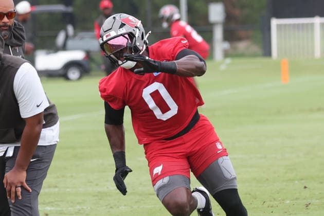 TAMPA, FL - JULY 30: Tampa Bay Buccaneers Linebacker Yaya Diaby (0) goes thru drills during Training Camp on July 30, 2026 at the AdventHealth Training Center at One Buccaneer Place in Tampa, Florida. (Photo by Cliff Welch Icon Sportswire) NFL, American Football Herren, USA JUL 30 Tampa Bay Buccaneers Training Camp EDITORIAL USE ONLY Icon357260730341