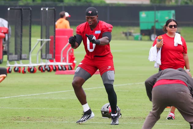 TAMPA, FL - JULY 30: Tampa Bay Buccaneers Linebacker Yaya Diaby (0) goes thru drills during Training Camp on July 30, 2026 at the AdventHealth Training Center at One Buccaneer Place in Tampa, Florida. (Photo by Cliff Welch Icon Sportswire) NFL, American Football Herren, USA JUL 30 Tampa Bay Buccaneers Training Camp EDITORIAL USE ONLY Icon357260730344